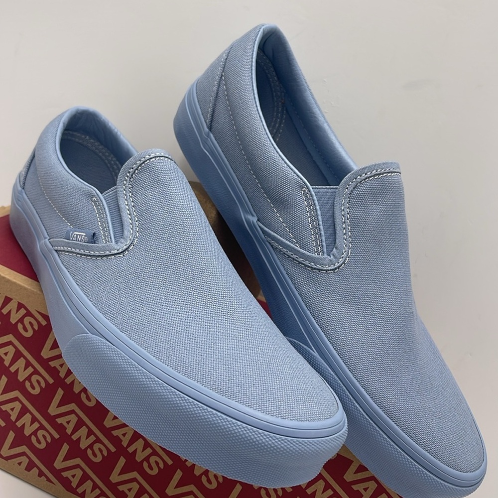 Vans WMNS Sky Blue Canvas Classic Slip-On
Pastel Mono Dusty Blue
VN000CT5DSB - Picture 7 of 16